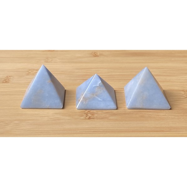 Angelit ásvány piramis 4cm