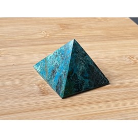 Krizokolla ásvány piramis 5,5cm