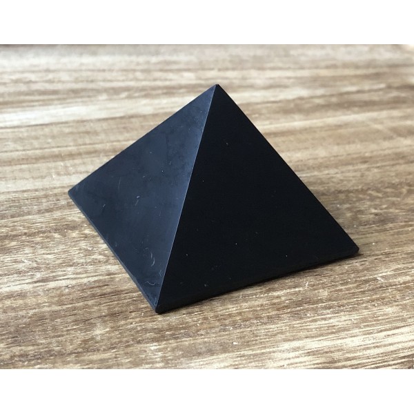 Sungit ásvány piramis 6cm