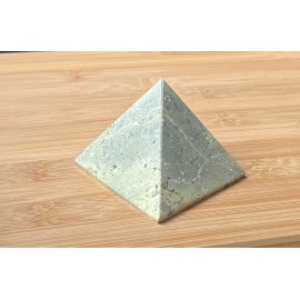 Szerpentin ásvány piramis 6cm